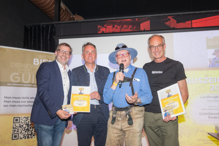 Im Bild v.l.n.r.: Reinhard Bayer (Stiftsbrauerei Schlägl), Johannes Leitner (Braucommune Freistadt), Conrad Seidl (Bierpapst), Peter Krammer (Landbrauhaus Hofstetten)